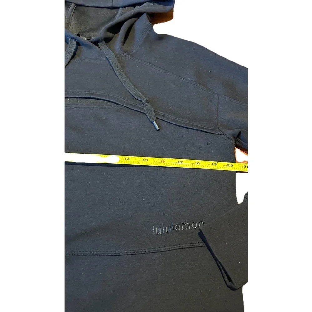 Lululemon Get Centered Cropped Hoodie Lululemon‎ Spellout Logo Size 6 Black